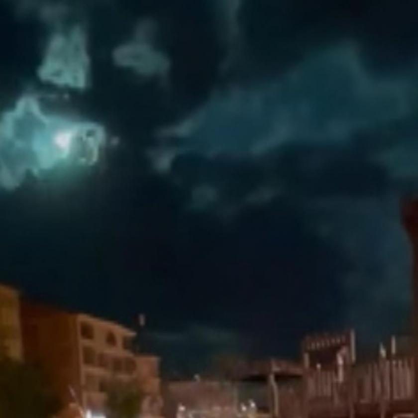Zölden száguldott egy meteor, mielőtt felrobbant volna - VIDEÓ
