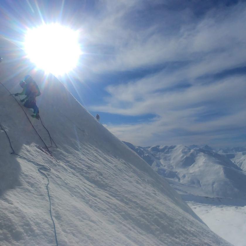A Kaukázus egyik legimpozánsabb falának téli megmászására készül a hegymászó válogatott