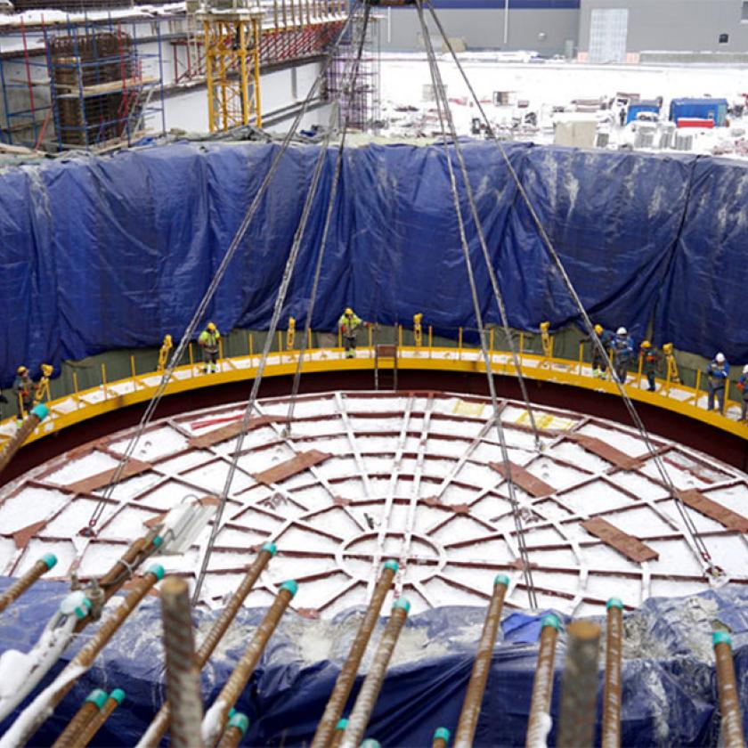 Szibériában megkezdődött a világ első negyedik generációs ólomhűtésű reaktorának beépítése 