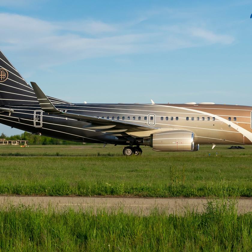 Elképesztő luxusgép landolt Debrecenben