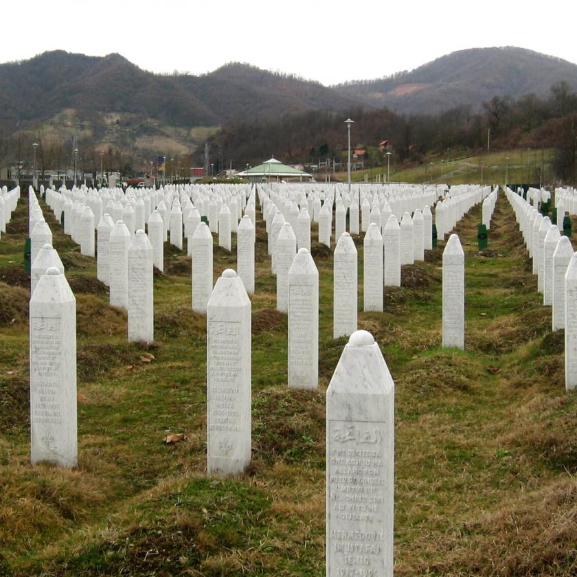 Elszabadulhat a pokol, ha az ENSZ népirtásnak minősíti a srebrenicai vérfürdőt