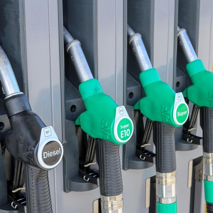 Fájni fog az autósoknak Orbánék új benzinmatekja