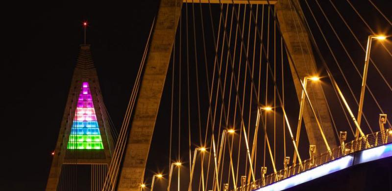 Friss fotók a Megyeri híd új díszkivilágításáról 