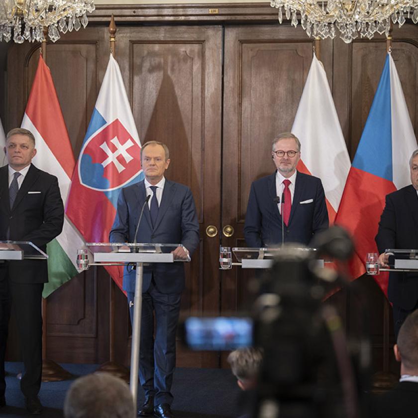 Tapintani lehetett a feszültséget, Orbán és Tusk össze is veszett Putyin miatt a V4-csúcson 