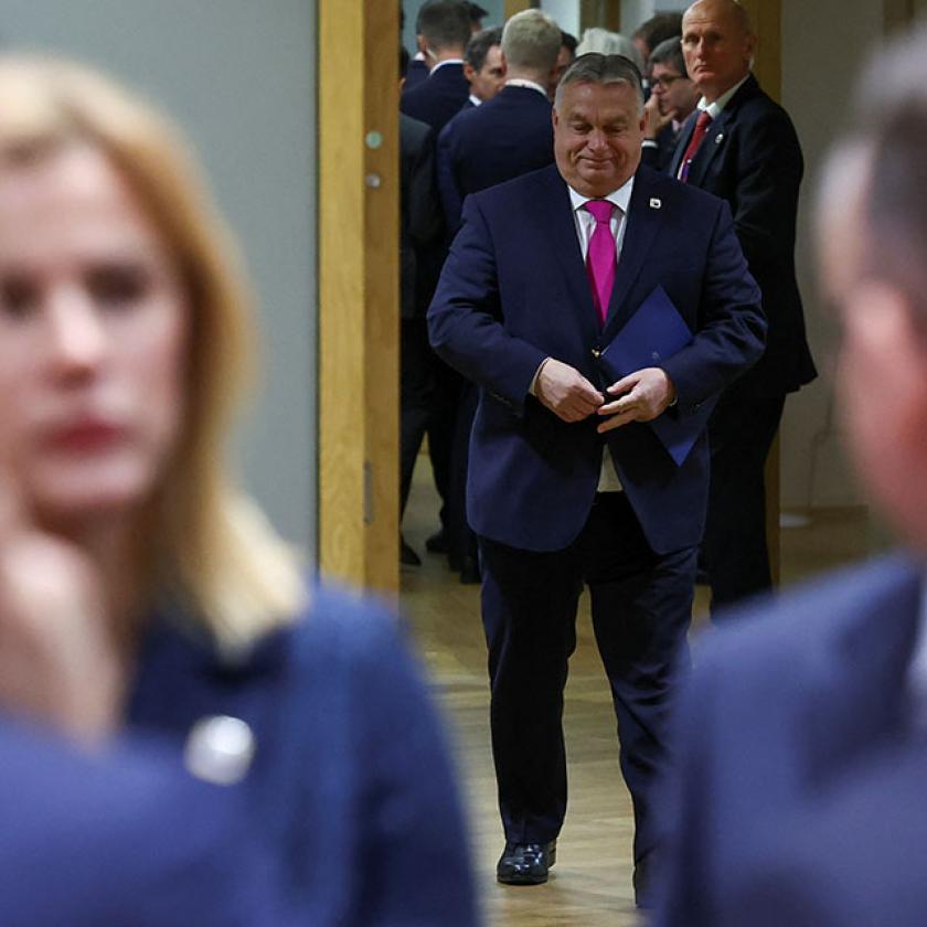 Orbán Viktor úgy táncol, ahogy Brüsszel fütyül 