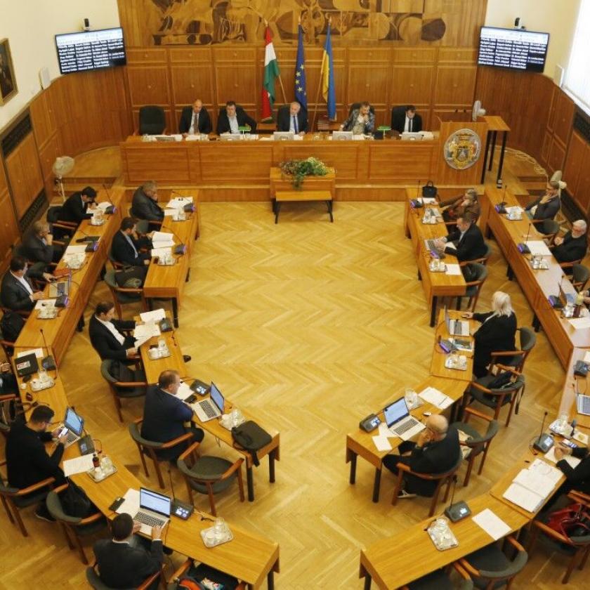 A kegyelmi ügy a pécsi közgyűlésben is kellemetlen perceket szerzett a Fidesznek