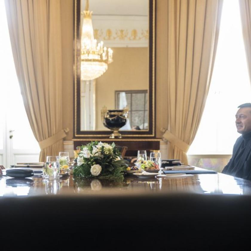 Orbán Viktor és Rogán Antal meglátogatta Sulyok Tamást a Sándor-palotában