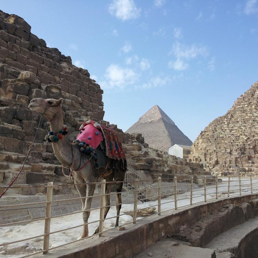 Izgalmas építményt találtak a gízai piramisoknál a föld alatt