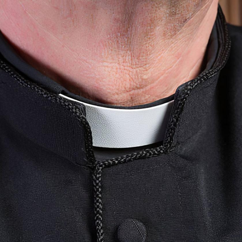 Papok és pedofília: fideszes módosító érkezett, hogy a gyóntató papoknak ne kelljen jelenteni az abúzust!