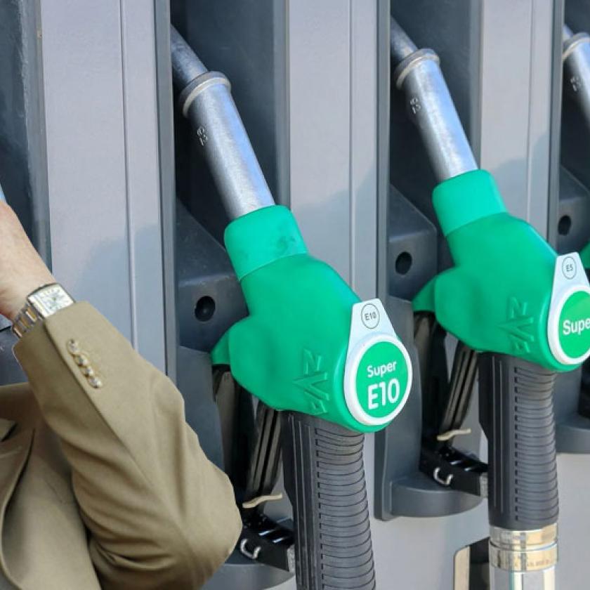 Pénteken ismét változik az üzemanyagok ára