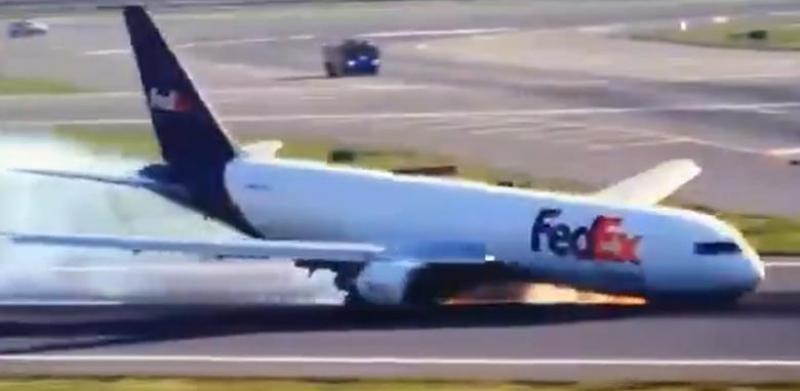 Első futómű nélkül landolt a FedEx Boeingje